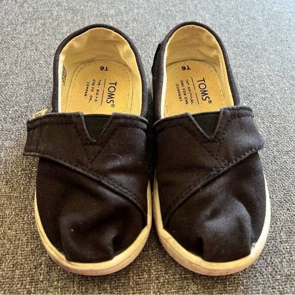 EUC Toms - Picture 1 of 3
